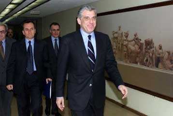 Μεγάλοι στόχοι για το ΥΠΕΘΟ την επόμενη ημέρα της πρότασης δυσπιστίας