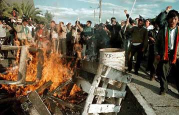 Σε κατάσταση έκτακτης ανάγκης ο Ισημερινός λόγω του αποκλεισμού των Ινδιάνων