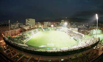 Αλλαξε η ώρα, για να μην αλλάξουν τα… φώτα στη Λεωφόρο