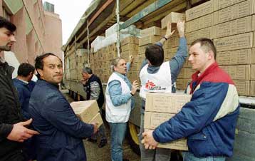 Περίπου 175 εκατ. δρχ. για τη Γιουγκοσλαβία από την Εταιρεία Ελληνοσερβικής Φιλίας