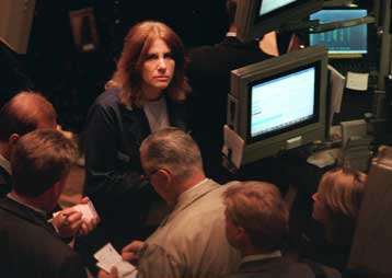 Σε αναζήτηση κατεύθυνσης η Γουόλ Στριτ στην έναρξη της τελευταίας συνεδρίασης της εβδομάδας