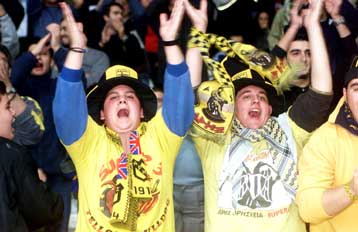 Στην Εντατική 17χρονος φίλαθλος του Αρη ύστερα από χτύπημα που δέχτηκε στο κεφάλι από αστυνομικό