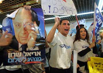 Η ΕΕ θεατής των εξελίξεων που οδηγούν τον Αριέλ Σαρόν στο τιμόνι του Ισραήλ