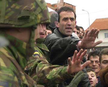 Καζάνι που βράζει τα Βαλκάνια, σύμφωνα με το ΚΚΕ – Ζητά να επιστρέψουν οι ελληνικές στρατιωτικές δυν