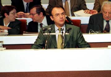 Συναντώνται οι αντιπροσωπείες του ΔΗΚΚΙ και ΚΚΕ για το κοινό μέτωπο δράσης