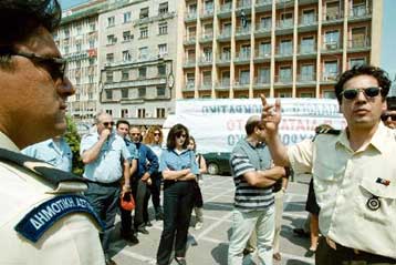 Νέα αναβολή στην υπογραφή του Προεδρικού Διατάγματος για τη δημοτική αστυνομία