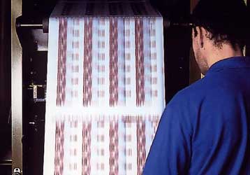 Μέσω φορολογικών δηλώσεων το δεκαχίλιαρο – Ενίσχυση θα λάβουν και εργαζόμενοι με υψηλότερους μισθούς