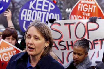 Η αμερικανική Γερουσία επικύρωσε τον αμφιλεγόμενο διορισμό του Ασκροφτ στο υπουργείο Δικαιοσύνης