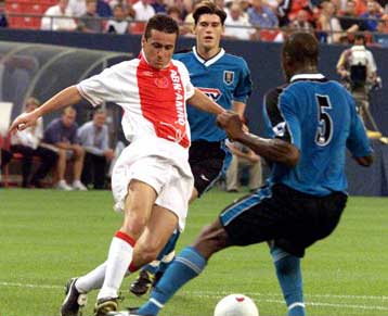 Ακόμη πιο κοντά στους πρωτοπόρους της Eredivisien ο Αγιαξ – Νίκησε με γκολ του Μαχλά 3-1 την Ντε Γκρ