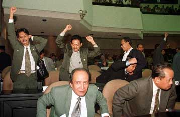 Ένοχο για διαφθορά κρίνει τον Ουαχίντ το Κοινοβούλιο της Ινδονησίας