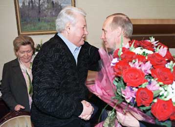 Στο νοσοκομείο περνά τα 70ά του γενέθλια ο Γέλτσιν – Δέχτηκε επίσκεψη από τον Πούτιν