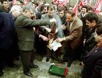 Το τουρκικό γινάτι για την αναγνώριση της αρμενικής γενοκτονίας από τους Γάλλους καλά κρατεί