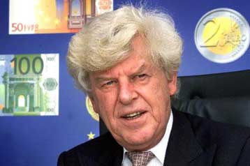 Ενισχύεται το ευρώ έναντι του δολαρίου παρά τη μείωση των αμερικανικών επιτοκίων