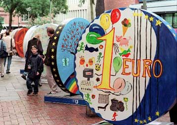 Κατά της υιοθέτησης του ευρώ οι επτά στους δέκα Βρετανούς