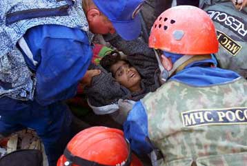 Ένα 13χρονο κορίτσι στη λίστα της ελπίδας στην Ινδία – Ορατός πλέον ο κίνδυνος των επιδημιών