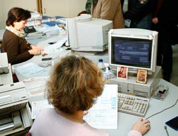 Χιλιάδες λάθη στις φορολογικές δηλώσεις του 2000 εντόπισε η αρμόδια υπηρεσία του υπουργείου Οικονομι