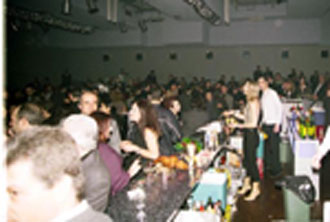 Πρόσκληση της ΠΟΥ σε κυβερνήσεις για τη διακοπή της διαφήμισης ποτών