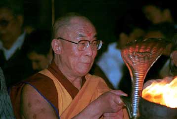 Αντιμέτωπος με την οργή του Πεκίνου ο θρησκευτικός ηγέτης του Θιβέτ