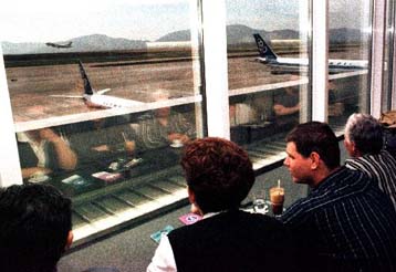 Δεκαοκτώ δρομολόγια ακύρωσε η Ολυμπιακή για την Κυριακή