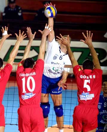 Ο Ολυμπιακός μια νίκη από το τρόπαιο, 3-1 τον Ηρακλή στο Κατσάνειο