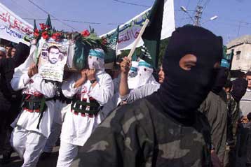 Σε κλίμα οργής οι Παλαιστίνιοι κηδεύουν τους νεκρούς τους