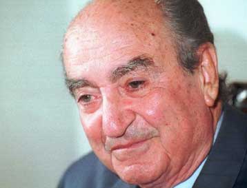 Ανοιχτές αγκάλες σε όλους πλην Σαμαρά, προτείνει ο επίτιμος πρόεδρος της ΝΔ