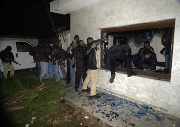 Η αστυνομία εισέβαλε στην έπαυλη του τέως προέδρου της Γιουγκοσλαβίας