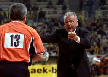 Δεν έχω δει ποτέ ξανά τέτοια στήριξη από τη διαιτησία, λέει ο Ίβκοβιτς