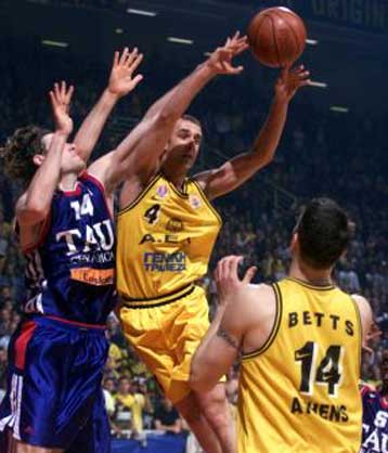 Η ΑΕΚ έχασε με 70-67 από την Τάου, που έσπασε το ευρωπαϊκό αήττητο του ΟΑΚΑ