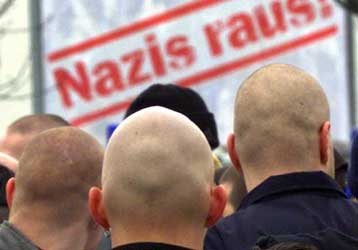 Στο Συνταγματικό Δικαστήριο προσφεύγουν τα νομοθετικά σώματα για απαγόρευση του NPD