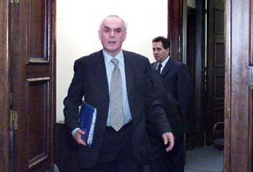 Τη δίκαιη συμβολή όλων στην κοινωνική πολιτική της κυβέρνησης ζητά ο ΥΠΕΘΑ