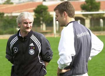 Του ζητούν να παραιτηθεί από αρχηγός της εθνικής Γερμανίας