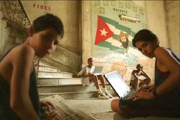 Αργά και μετ εμποδίων δικτυώνεται η χώρα