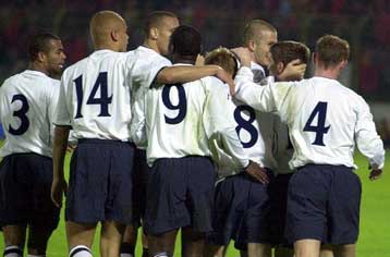 Ντεμπούτο με… φωτοβολίδα για τον Ασλεϊ Κόουλ στο ματς με Αλβανία