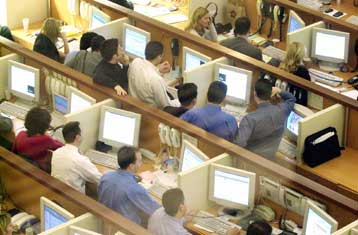 Με όρους η πιστοποίηση υπαλλήλων στις χρηματιστηριακές