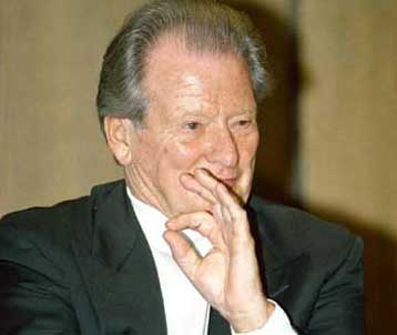 Επίσημη ανάληψη της καλλιτεχνικής διεύθυνσης από τον σερ Νέβιλ Μάρινερ