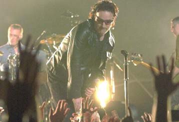 Λαμπρό ξεκίνημα της Elevation Tour με… μικροατύχημα