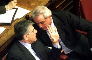 Μαχαίρι στους εξοπλισμούς υπέρ των «αδυνάτων»