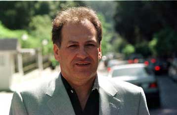 Αρχιερέα των σκευωριών αποκαλεί τον επίτιμο πρόεδρο της ΝΔ ο υπουργός ΠΕΧΩΔΕ