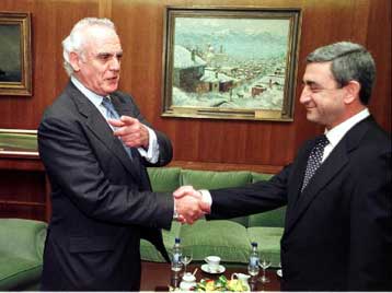 Οι υπουργοί Αμυνας Ελλάδας – Αρμενίας συζήτησαν για την περιφερειακή ασφάλεια