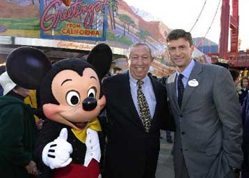 Στην περικοπή 4.000 θέσεων εργασίας προχωρά ο αμερικανικός κολοσσός ΜΜΕ