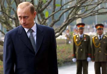 Ο Σεργκέι Ιβανόφ αντικαθιστά τον Ιγκόρ Σεργκέγεφ στο υπουργείο Αμυνας