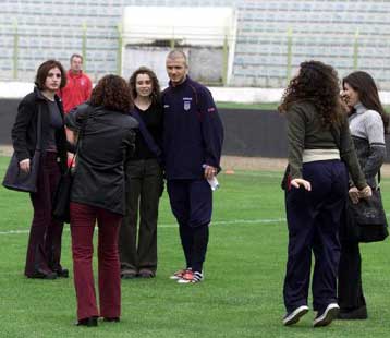 Αποβολή κάθε φιλάθλου που προσβάλλει μαύρο ποδοσφαιριστή ζητούν οι Αγγλοι