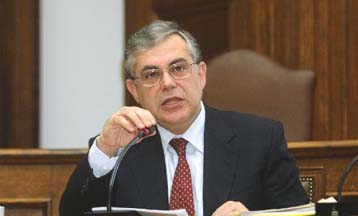 Επιβεβλημένη η προώθηση της φορολογικής μεταρρύθμισης, τόνισε ο διοικητής της ΤτΕ