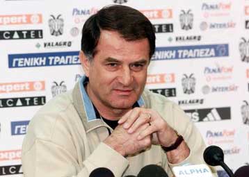 Προσπαθούν να πείσουν τους παίκτες της ΑΕΚ να μην ασχολούνται με τον Μπάγεβιτς