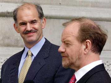 Οι δύο ΥΠΕΞ μίλησαν ενώπιον Ελληνοκυπρίων στο Λονδίνο