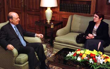 Για γενίκευση του πολέμου προειδοποιεί η Αλ.Παπαρήγα