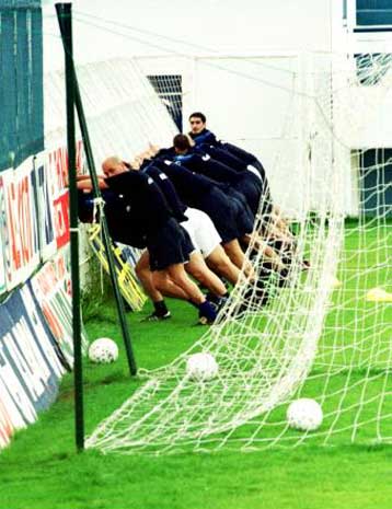 Παίζει όμως με Γερμανία – Έξι εκατ. δρχ. πριμ για τους διεθνείς σε περίπτωση νίκης