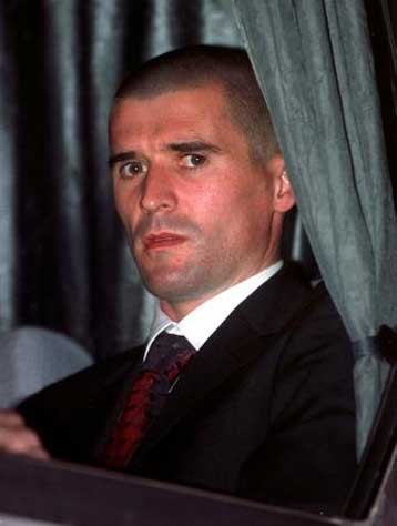 Βάλλει κατά της Ομοσπονδίας του EIΡΕ