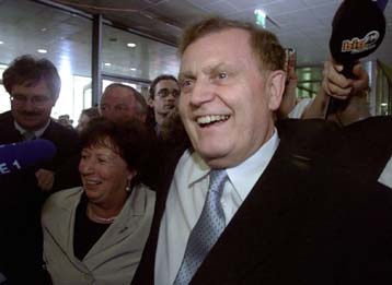 Αυξάνουν τα ποσοστά τους τα δύο μεγαλύτερα κόμματα της χώρας